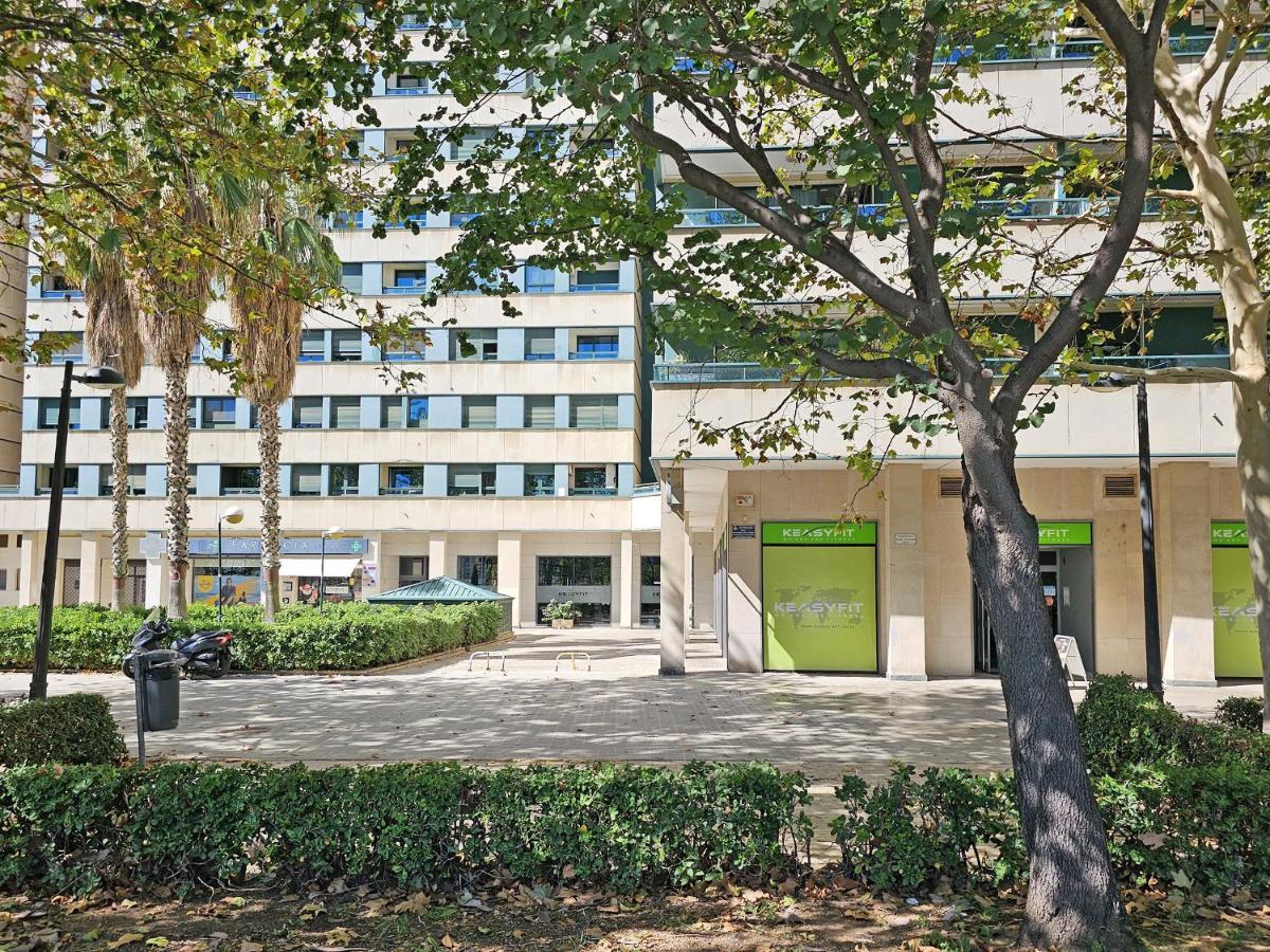 Apartamentos Las Ciencias H Валенсия Екстериор снимка